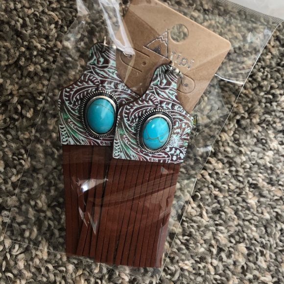 Women’s earrings - Picture 2 of 3